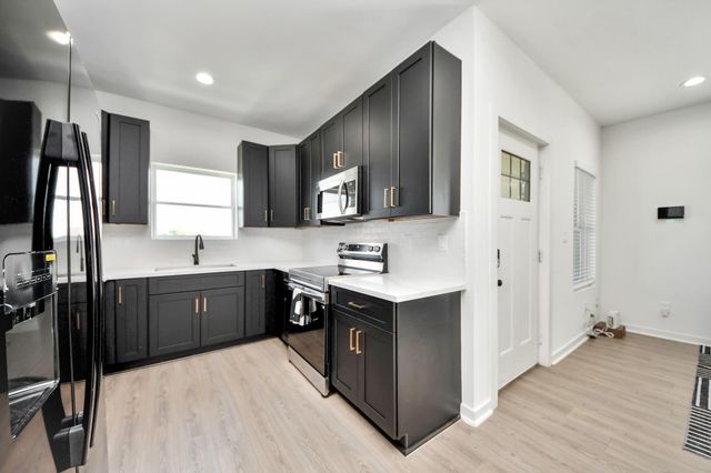 9732 Tuffly Street B, Houston, TX 77029