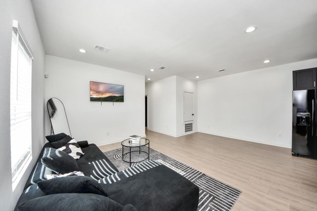9732 Tuffly Street B, Houston, TX 77029