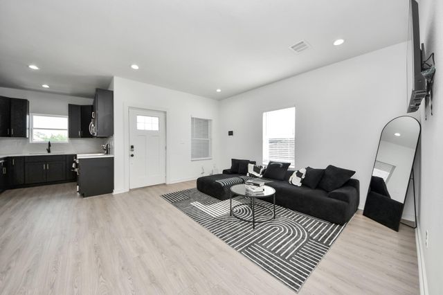 9732 Tuffly Street B, Houston, TX 77029