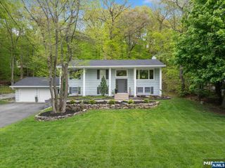 125 Kitchell Lake Drive, West Milford, NJ 07480