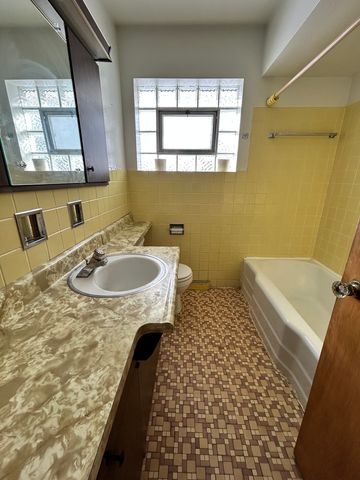 4401 N Osage Avenue, Norridge, IL 60706