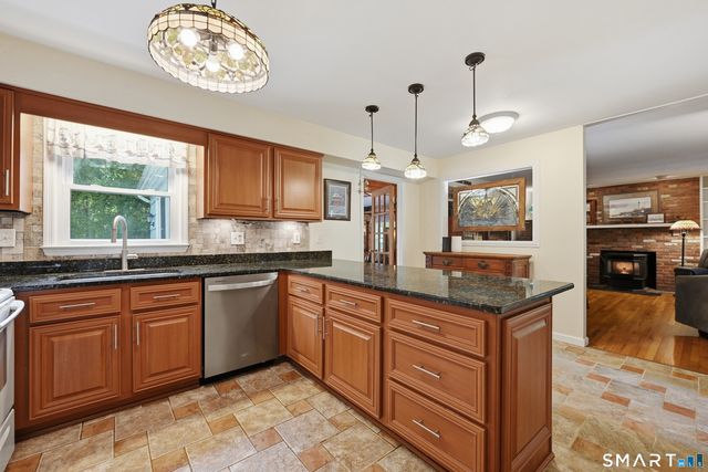 27 Danvers Road, New Milford, CT 06776