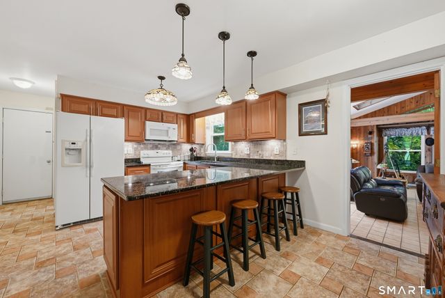 27 Danvers Road, New Milford, CT 06776