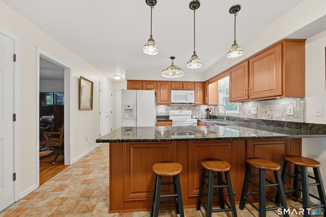 27 Danvers Road, New Milford, CT 06776