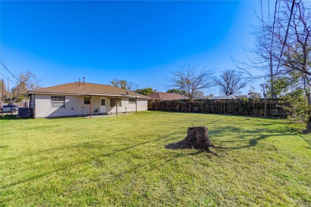 5327 Crestmont Street, Baytown, TX 77521