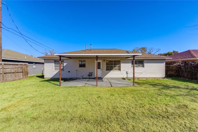 5327 Crestmont Street, Baytown, TX 77521