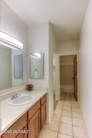 3690 N Country Club Rd Apt 1010, Tucson, AZ 85716