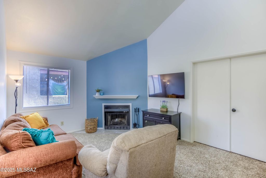 3690 N Country Club Rd Apt 1010, Tucson, AZ 85716