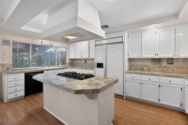 7408 Shallow Glen Court, Las Vegas, NV 89129