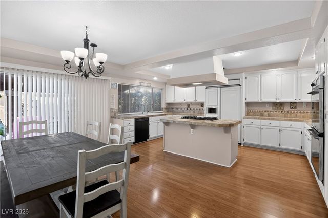 7408 Shallow Glen Court, Las Vegas, NV 89129