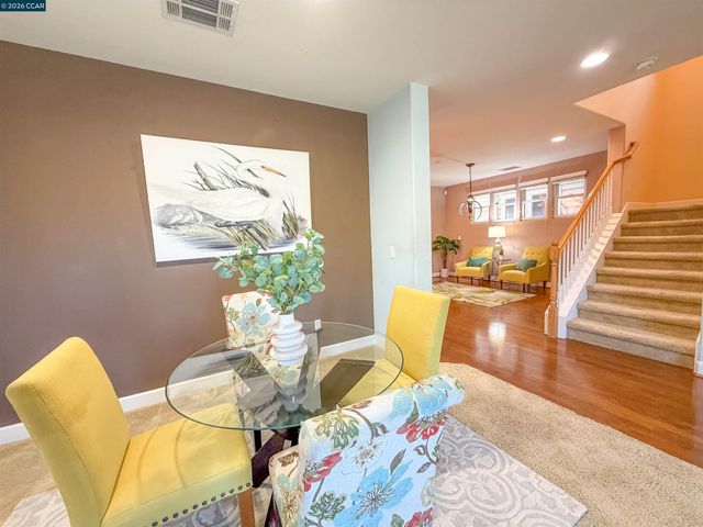 3198 S Front St, Hercules, CA 94547