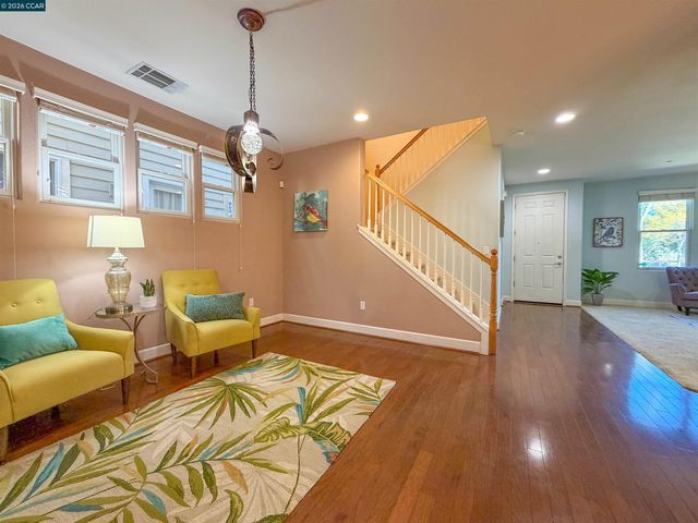 3198 S Front St, Hercules, CA 94547