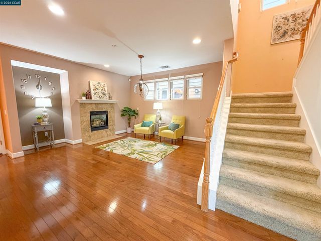 3198 S Front St, Hercules, CA 94547
