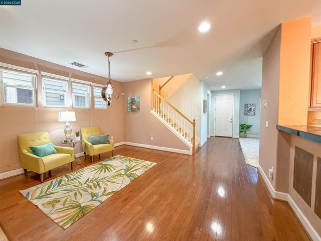 3198 S Front St, Hercules, CA 94547