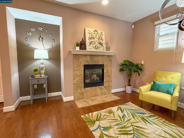 3198 S Front St, Hercules, CA 94547