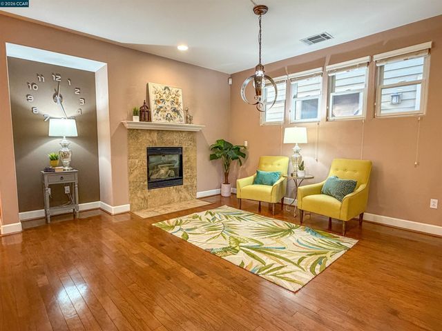 3198 S Front St, Hercules, CA 94547
