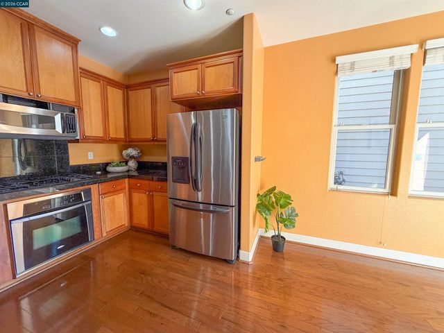 3198 S Front St, Hercules, CA 94547