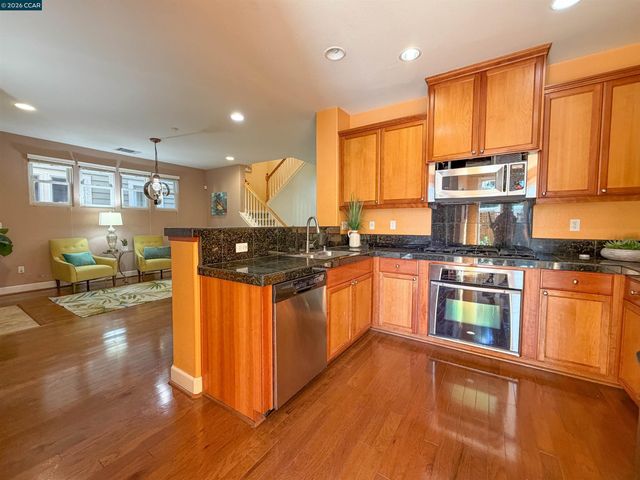 3198 S Front St, Hercules, CA 94547