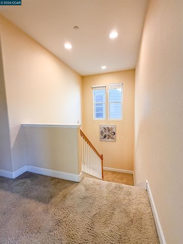 3198 S Front St, Hercules, CA 94547