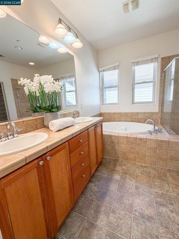 3198 S Front St, Hercules, CA 94547