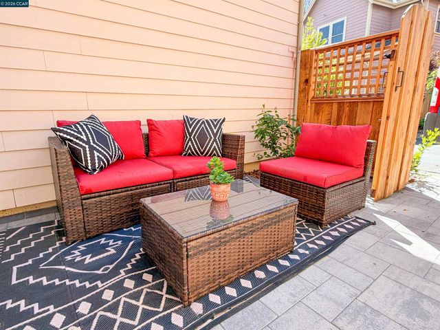3198 S Front St, Hercules, CA 94547