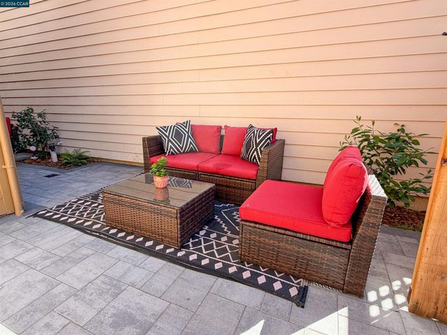 3198 S Front St, Hercules, CA 94547
