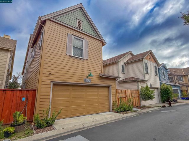 3198 S Front St, Hercules, CA 94547