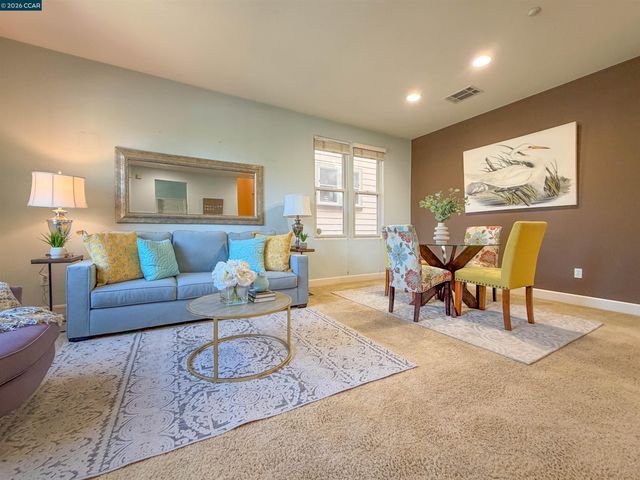 3198 S Front St, Hercules, CA 94547