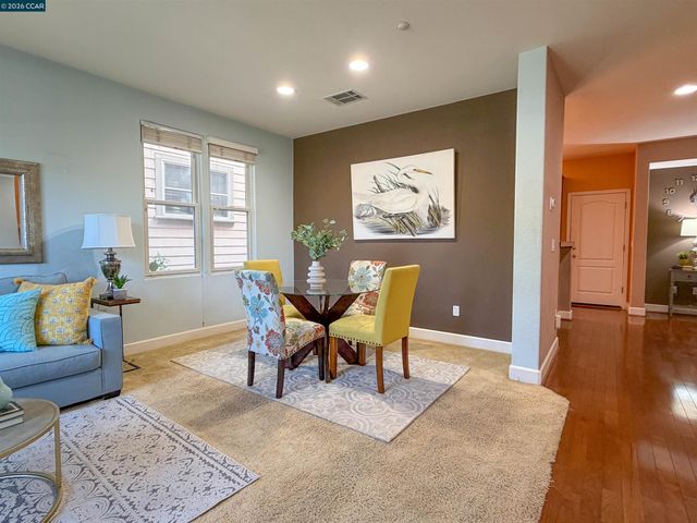 3198 S Front St, Hercules, CA 94547