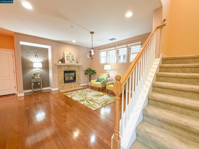 3198 S Front St, Hercules, CA 94547