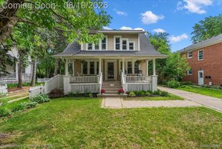 568 Saint Clair Avenue, Grosse Pointe, MI 48230