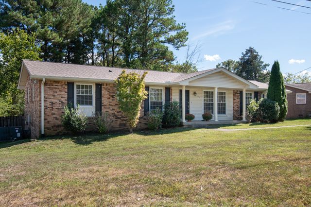208 Crestmont Dr, Hendersonville, TN 37075