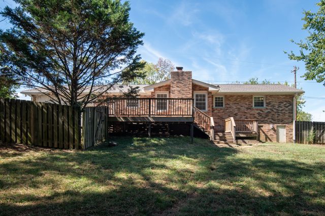 208 Crestmont Dr, Hendersonville, TN 37075