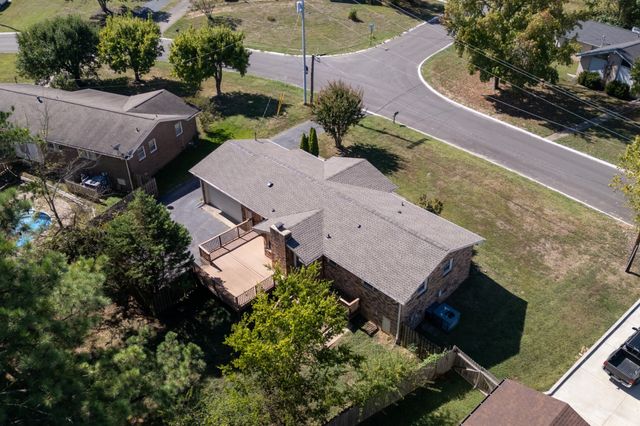 208 Crestmont Dr, Hendersonville, TN 37075