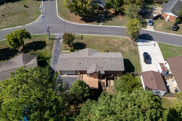 208 Crestmont Dr, Hendersonville, TN 37075