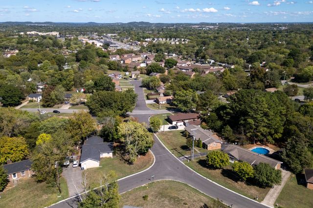 208 Crestmont Dr, Hendersonville, TN 37075