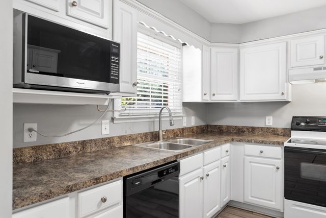 208 Crestmont Dr, Hendersonville, TN 37075