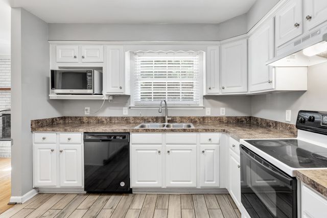 208 Crestmont Dr, Hendersonville, TN 37075