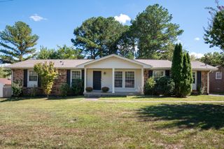 208 Crestmont Dr, Hendersonville, TN 37075