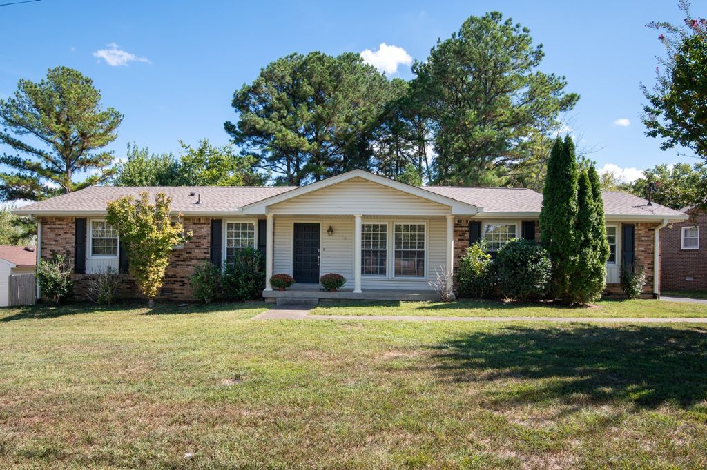 208 Crestmont Dr, Hendersonville, TN 37075