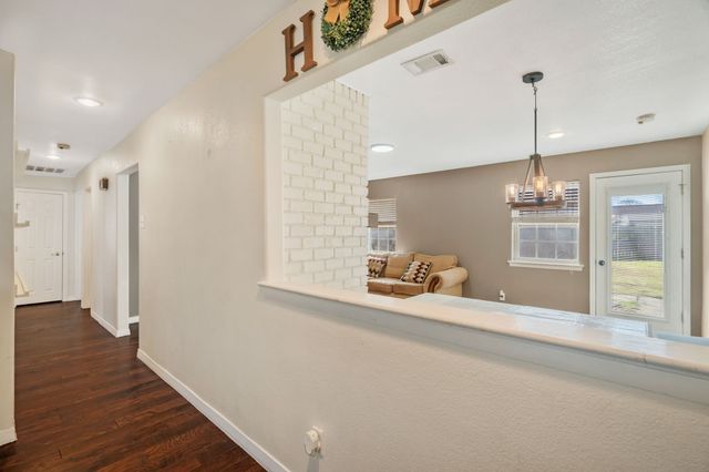 2320 Meadow Lark, Irving, TX 75060