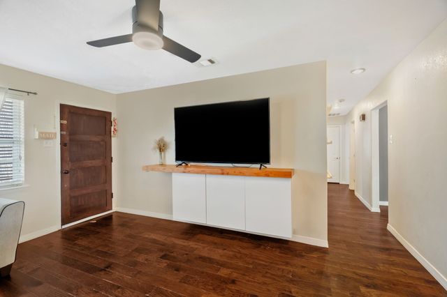 2320 Meadow Lark, Irving, TX 75060