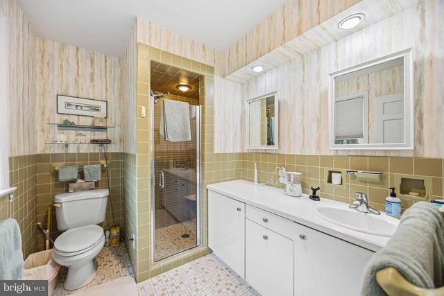 330 BENT RD, Wyncote, PA 19095