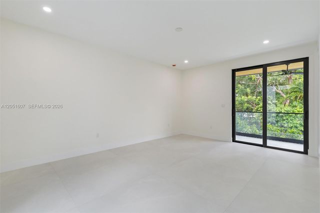 6359 SW 34th St, Miami, FL 33155