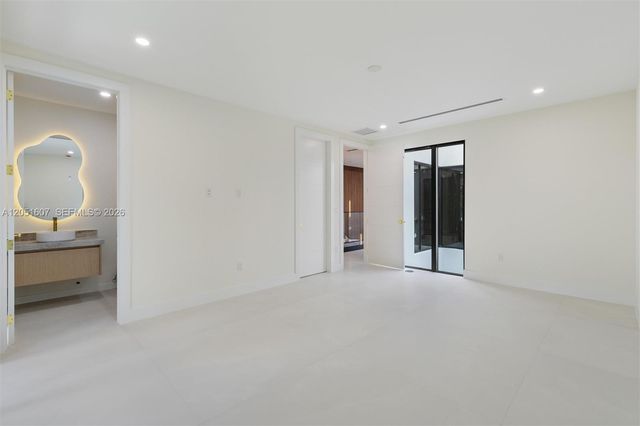 6359 SW 34th St, Miami, FL 33155