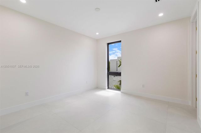 6359 SW 34th St, Miami, FL 33155