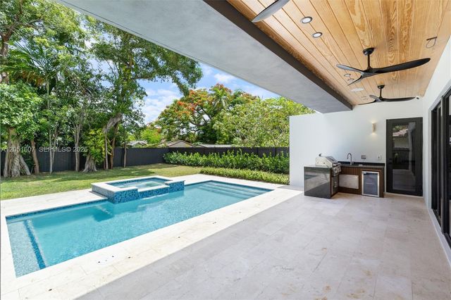 6359 SW 34th St, Miami, FL 33155