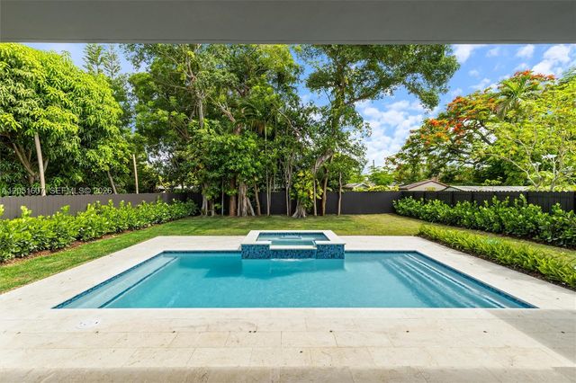 6359 SW 34th St, Miami, FL 33155