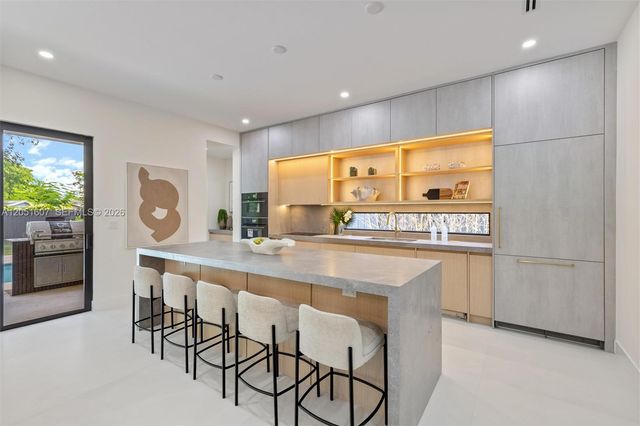 6359 SW 34th St, Miami, FL 33155