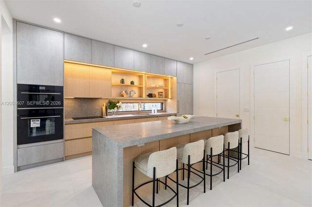 6359 SW 34th St, Miami, FL 33155